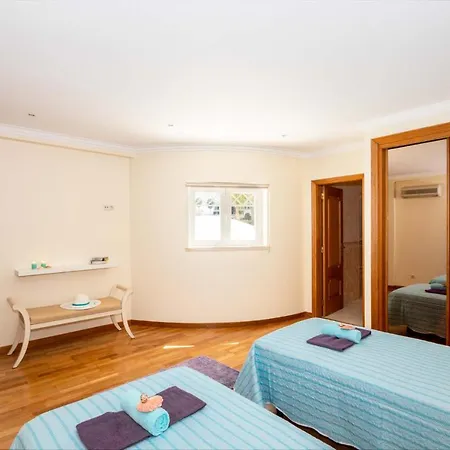 Samoa - Moradia Com Piscina Aquecivel E Bbq Em Albufeira